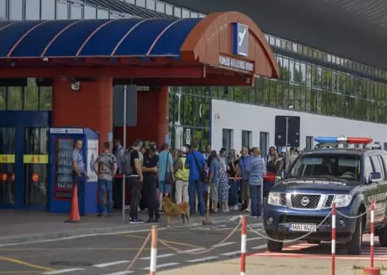Moldova'da havalimanında silahlı saldırı!