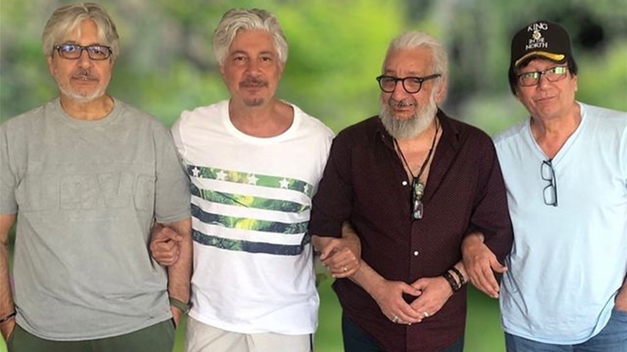 Behzat Uygur'un kardeşleriyle çekildiği fotoğrafı olay oldu! Benzerlikleri sosyal medya kullanıcılarının diline düştü