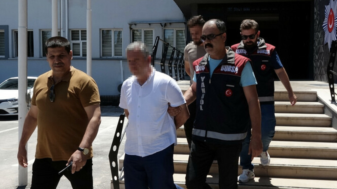 Kurbanlık danaya giren vatandaşlara sosis vermişlerdi: Baba oğul tutuklandı