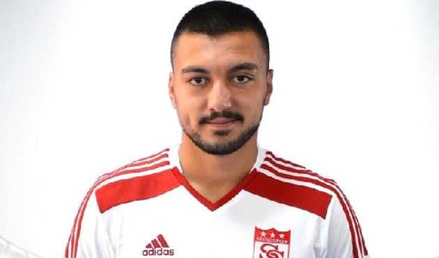 Sivasspor'u üzen kaza...21 yaşındaki futbolcu beyin kanaması geçirdi...