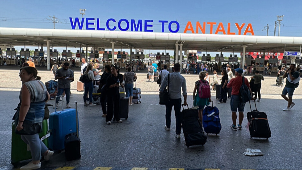 Kurban Bayramı'nda Antalya'ya gelen yolcu sayısında tüm zamanların rekoru kırıldı