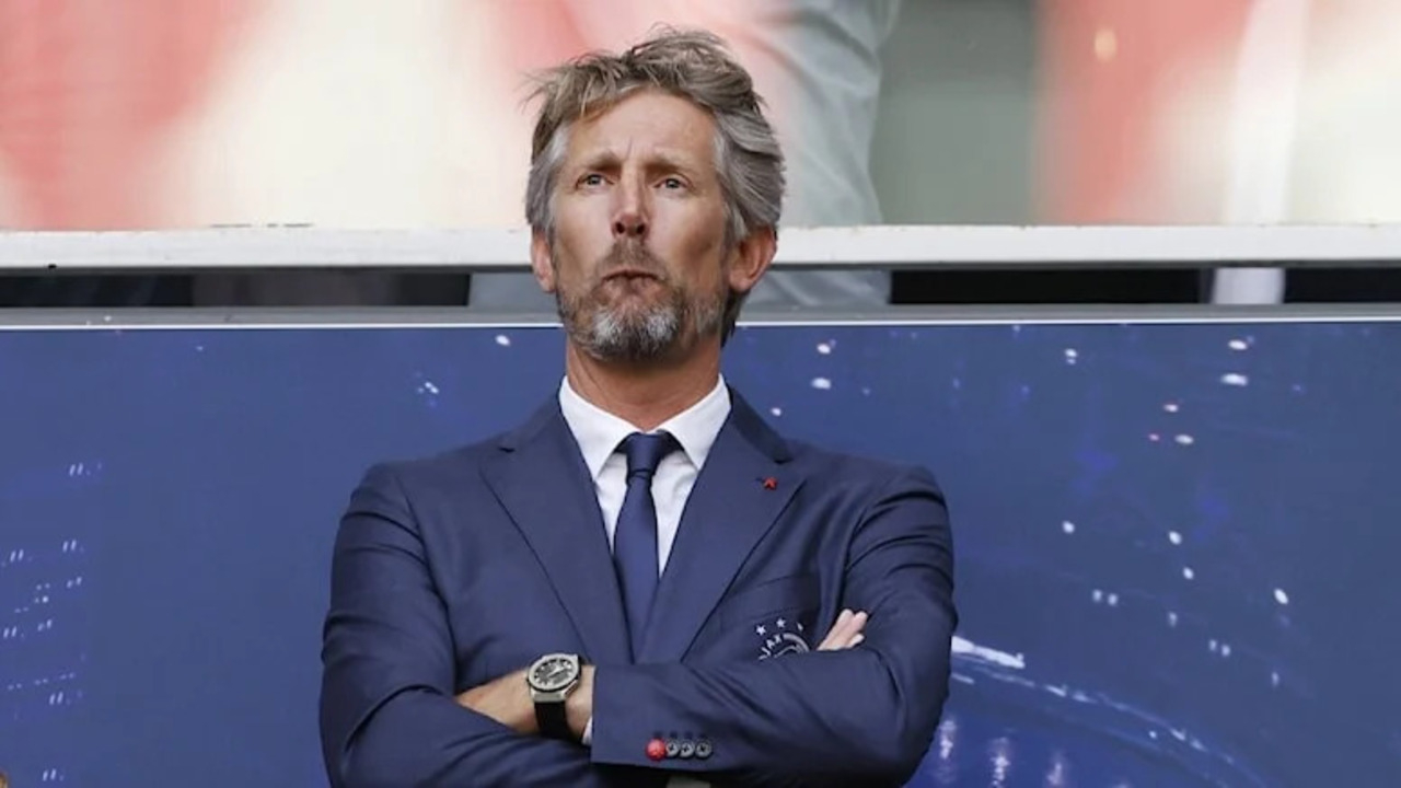 Efsanevi kaleci Edwin van der Sar'dan kötü haber, hastaneye kaldırıldı!