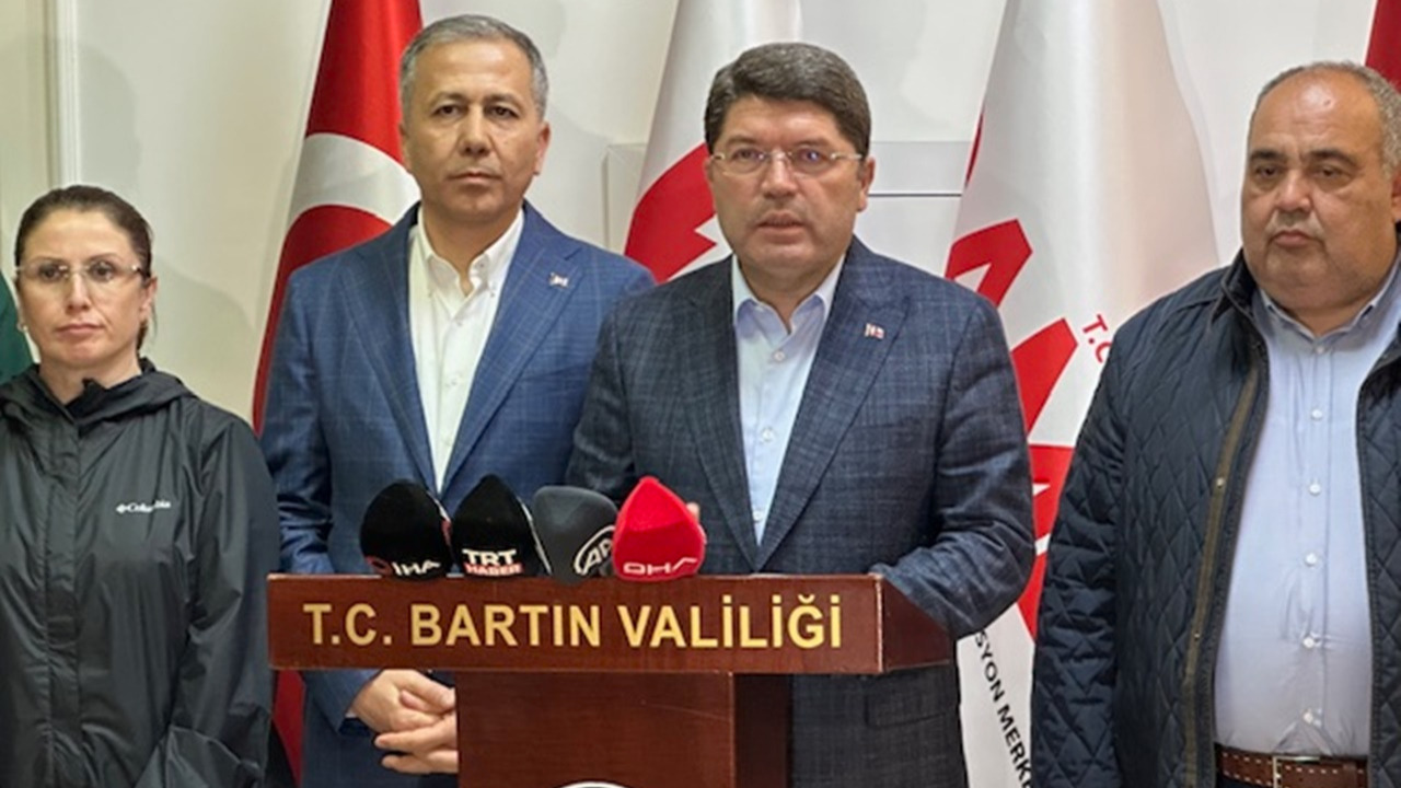 Bakan Yerlikaya ve Bakan Tunç, selin vurduğu Bartın'da! Saat vererek uyardı: Dere yataklarından uzak durun