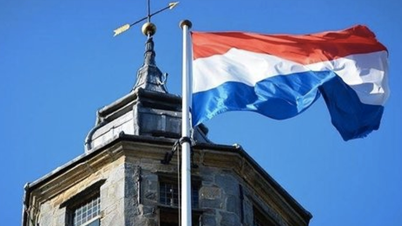 Hollanda'da hükümet düştü!