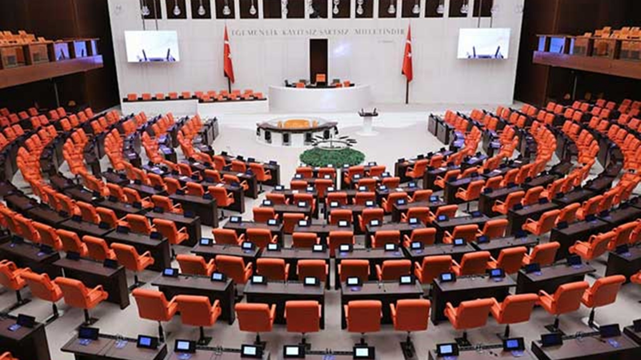 Memur ve emeklilere zam düzenlemesi Komisyon'dan geçti!