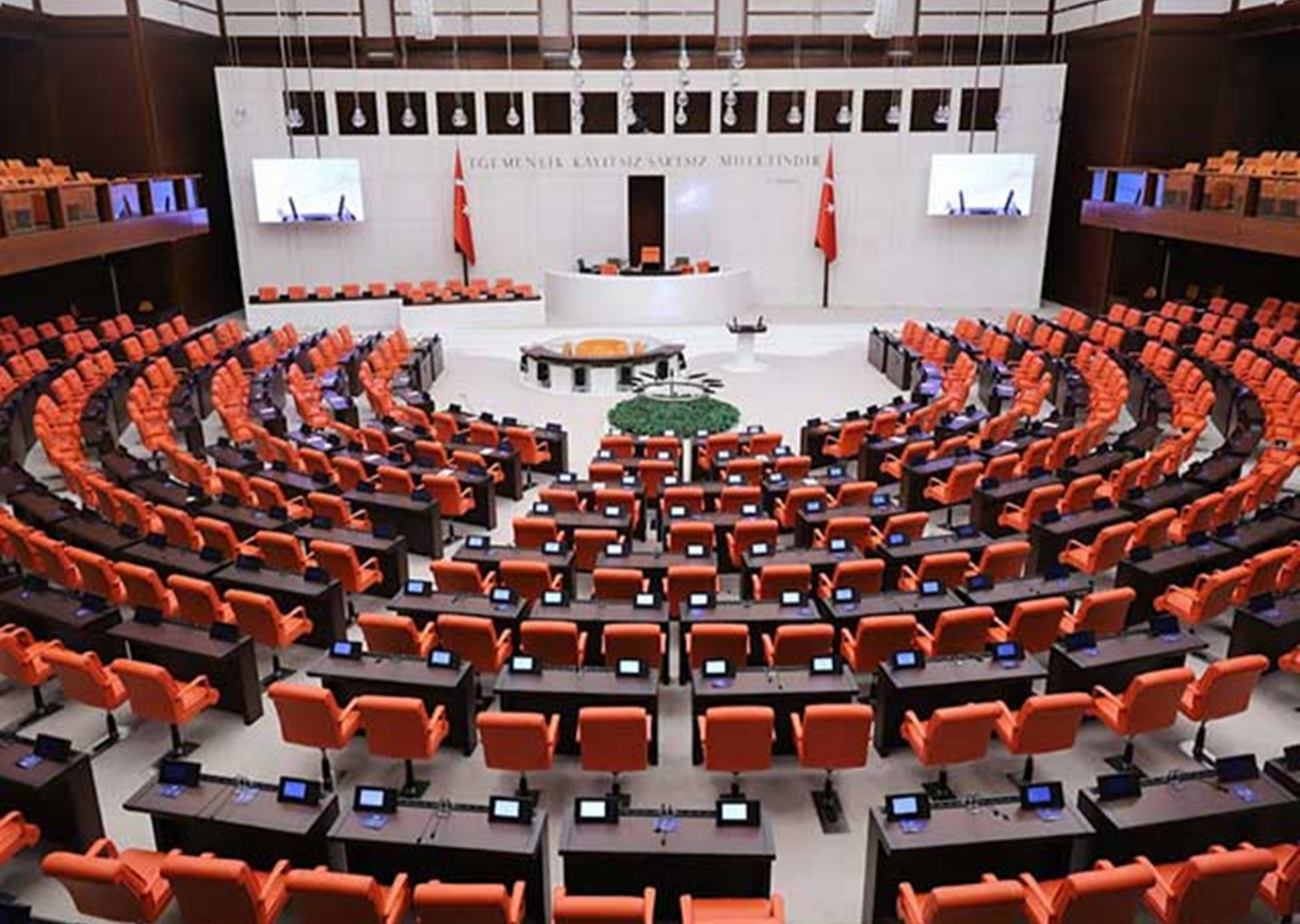 Memur ve emeklilere zam düzenlemesi Komisyon'dan geçti!