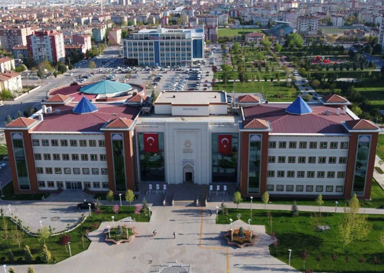 Konya Selçuklu Belediye Başkanı'ndan hırsıza gülümseten çağrı: "Bizim L’yi kim aldıysa getirsin"
