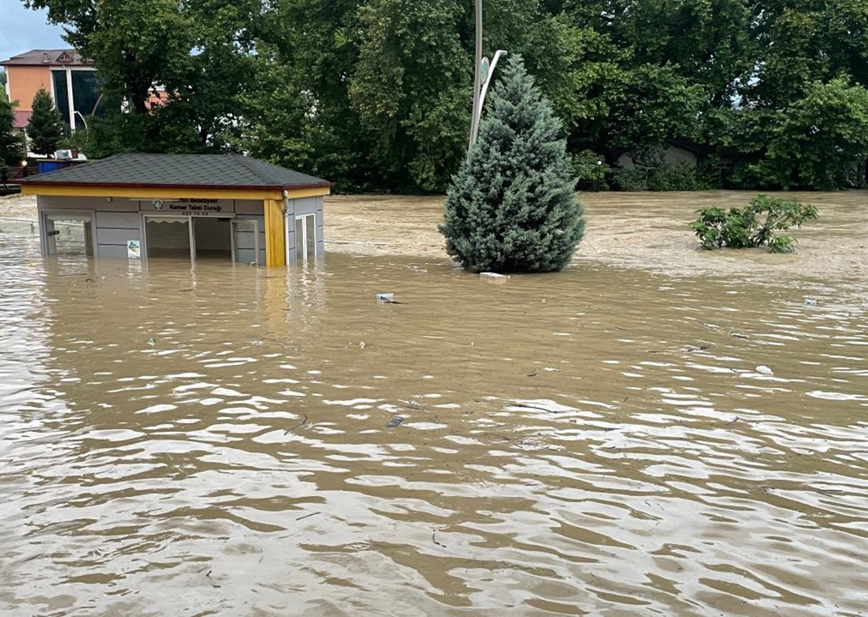 Meteoroloji alarma geçti! 13 kentte kuvvetli yağış ve fırtına bekleniyor: Sel ve su baskınlarına dikkat