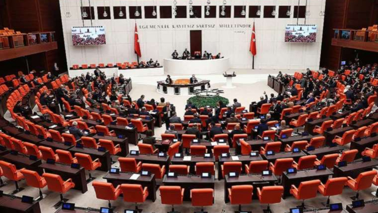 Genel Kurul'da kabul edildi! Emekli ve memur maaşlarına zam