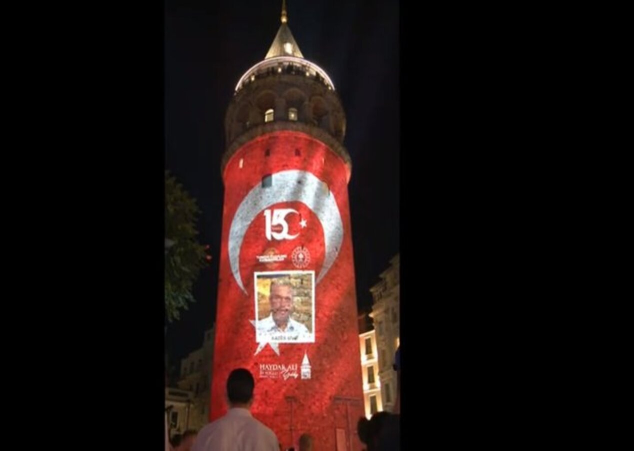 Galata Kulesi'ne 15 Temmuz şehitlerinin fotoğrafları yansıtıldı
