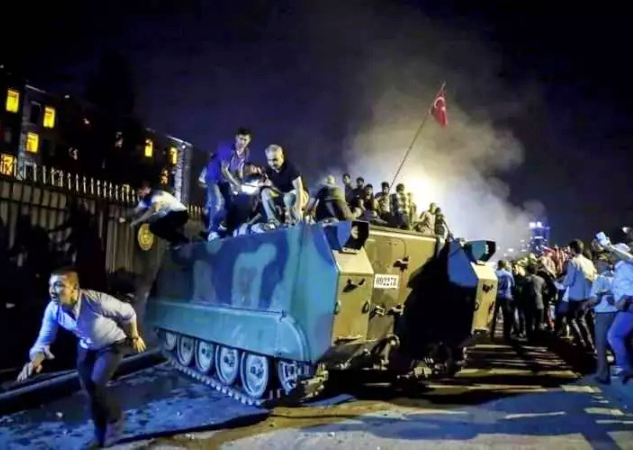 15 Temmuz demokrasi zaferi! İşte unutulmayacak fotoğraflarla hain darbe girişimi gecesi...
