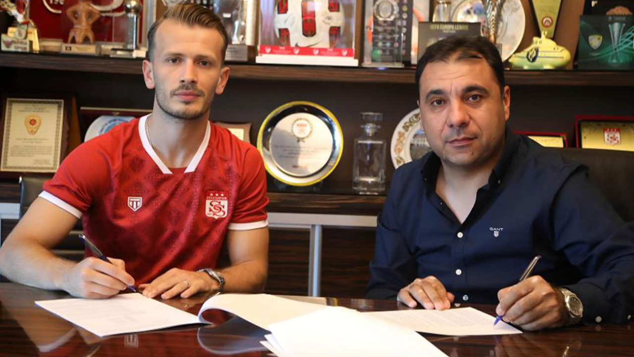 Sivasspor Abdulkadir Parmak'ı renklerine bağladı