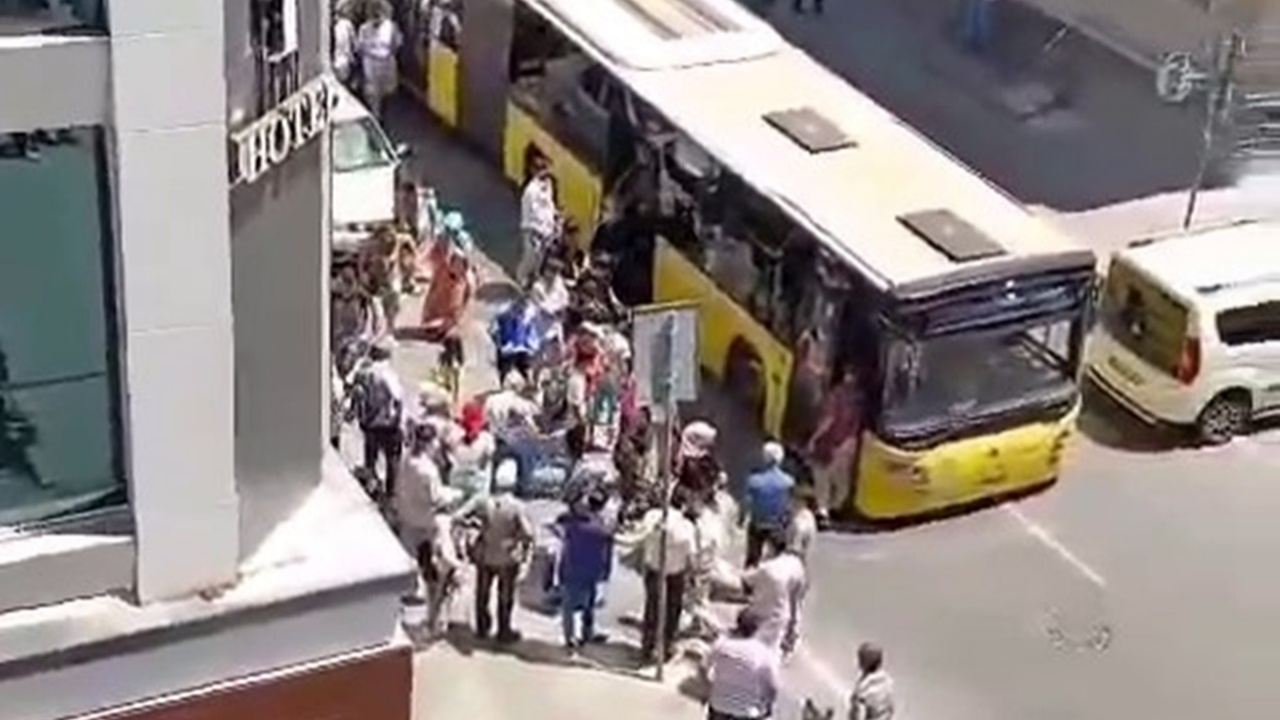 İstanbulluların CHP'li belediye ile imtihanı bitmiyor! İETT otobüsü arızalandı, vatandaşlar çöl sıcaklıklarının yaşandığı günlerde yürümek zorunda kaldı