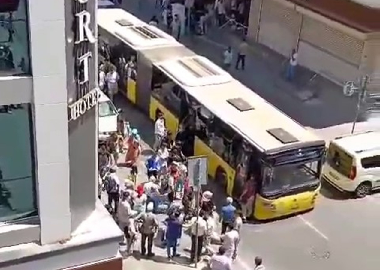 İstanbulluların CHP'li belediye ile imtihanı bitmiyor! İETT otobüsü arızalandı, vatandaşlar çöl sıcaklıklarının yaşandığı günlerde yürümek zorunda kaldı