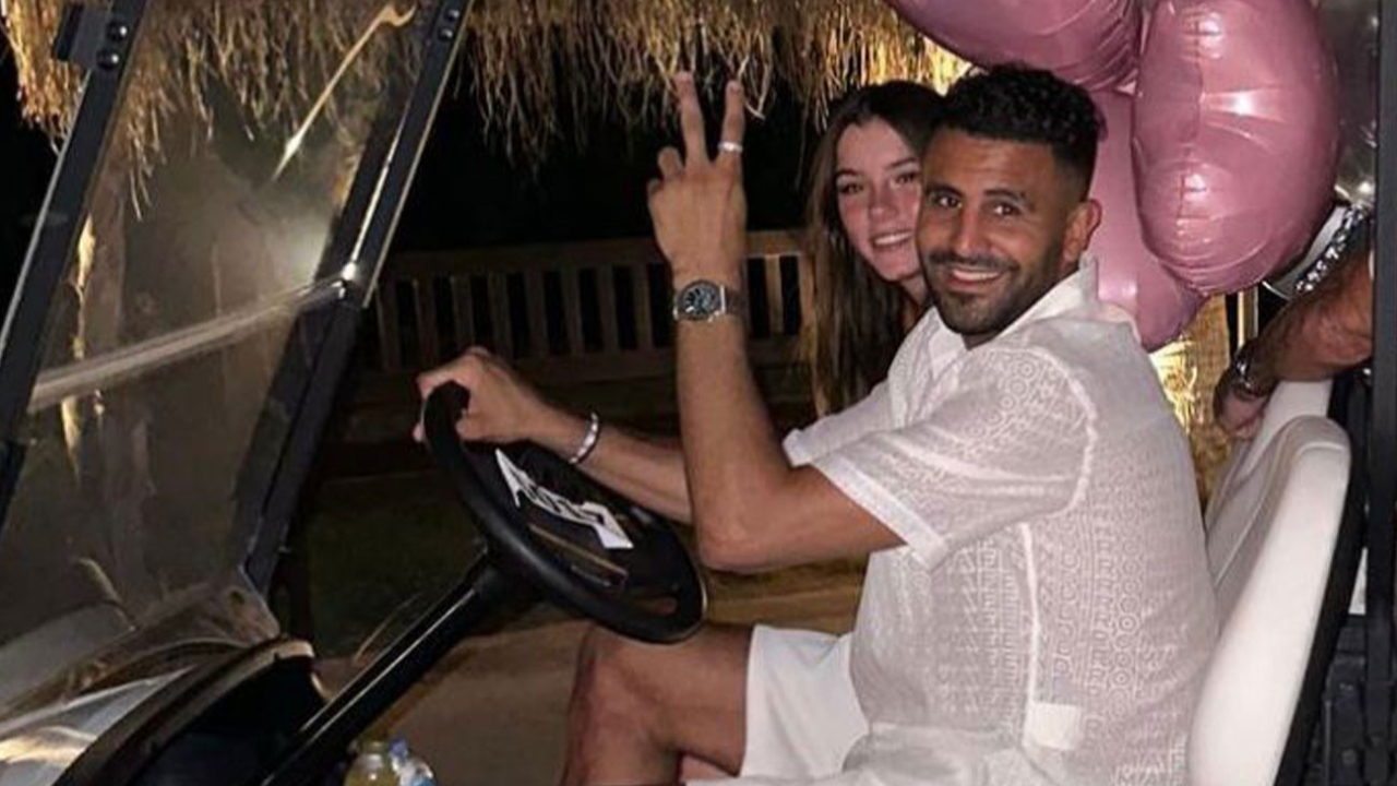 Mahrez tatilini Antalya'da yapıyor