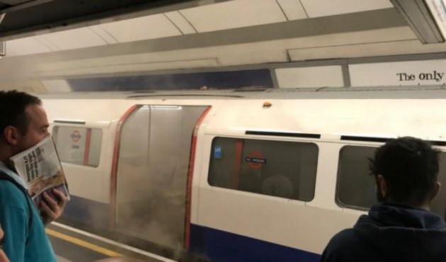 Londra metrosunda yangın paniği!