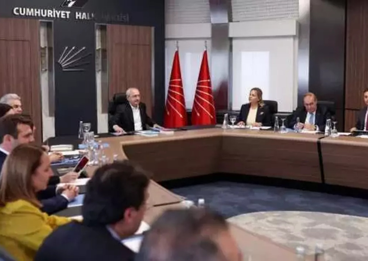 CHP MYK toplandı! İmamoğlu'nun 'gizli' toplantısındaki isimlerin katılmaması dikkat çekti!