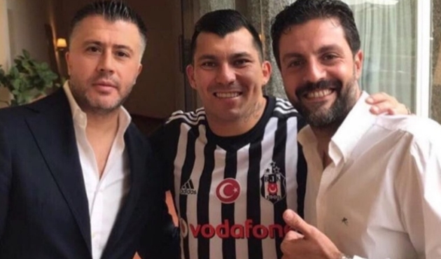 Beşiktaş'ta işlem tamam! Medel de formayı giydi