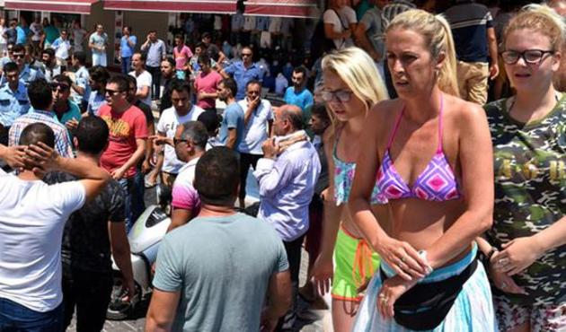 100 kişi sokağa döküldü, turistler şaşkına döndü!