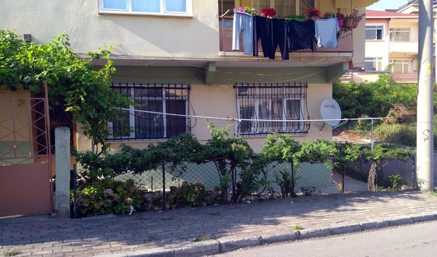 Karısını 6 yerinden vurarak öldürdü...