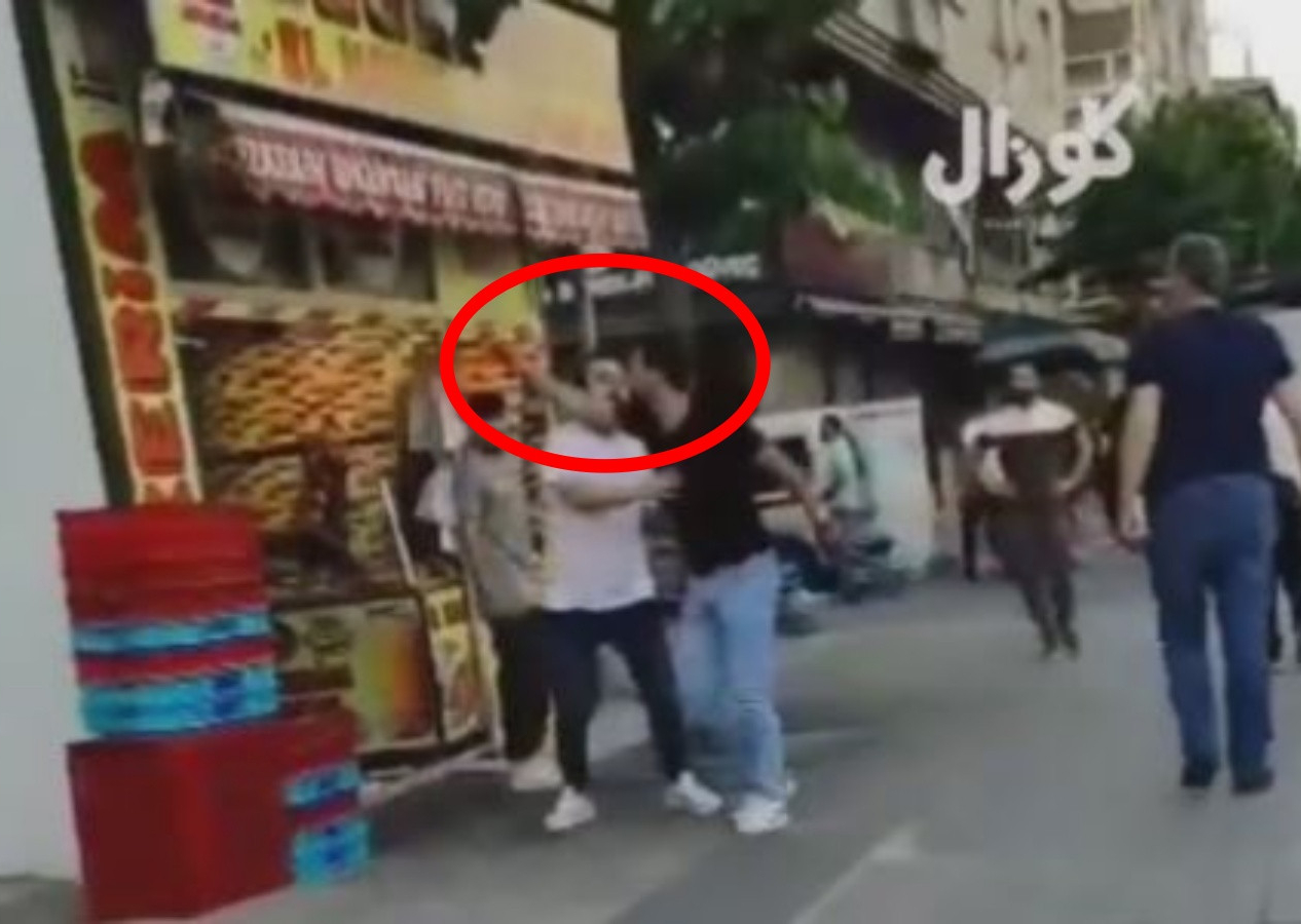 Sultangazi'de Suriyelilere ait iş yerine saldırı! "Bu ülkede yeriniz yok" diyerek küfürler savurdu..