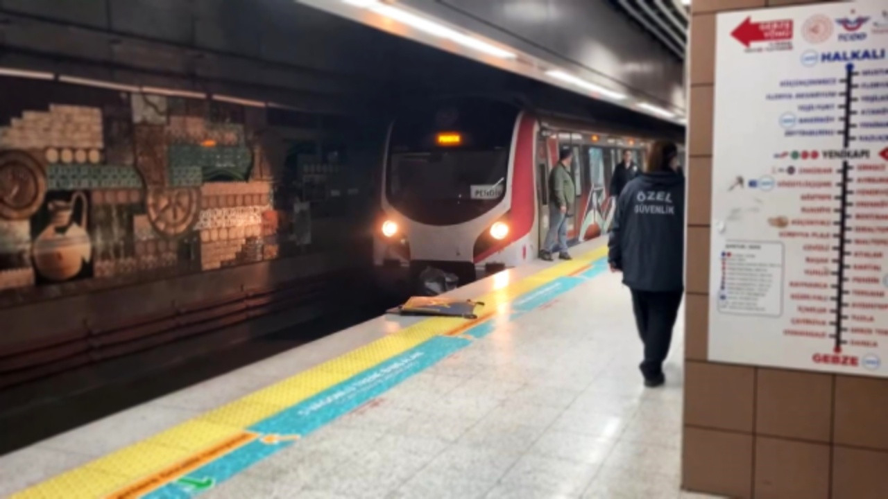 Marmaray Yenikapı istasyonunda intihar girişimi! Seferler gecikmeli yapılıyor...