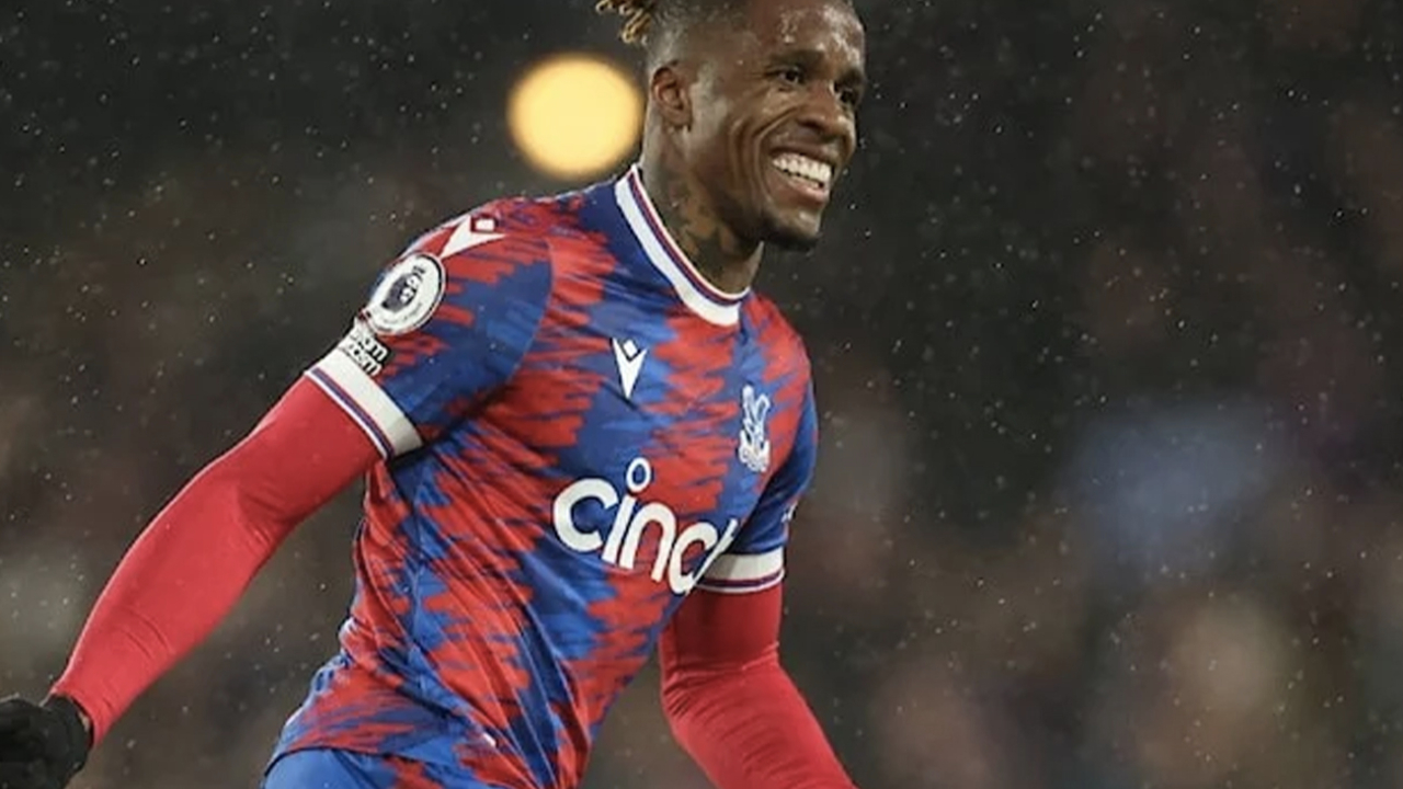Fenerbahçe'ye sert çalım! Zaha Galatasaray'da...