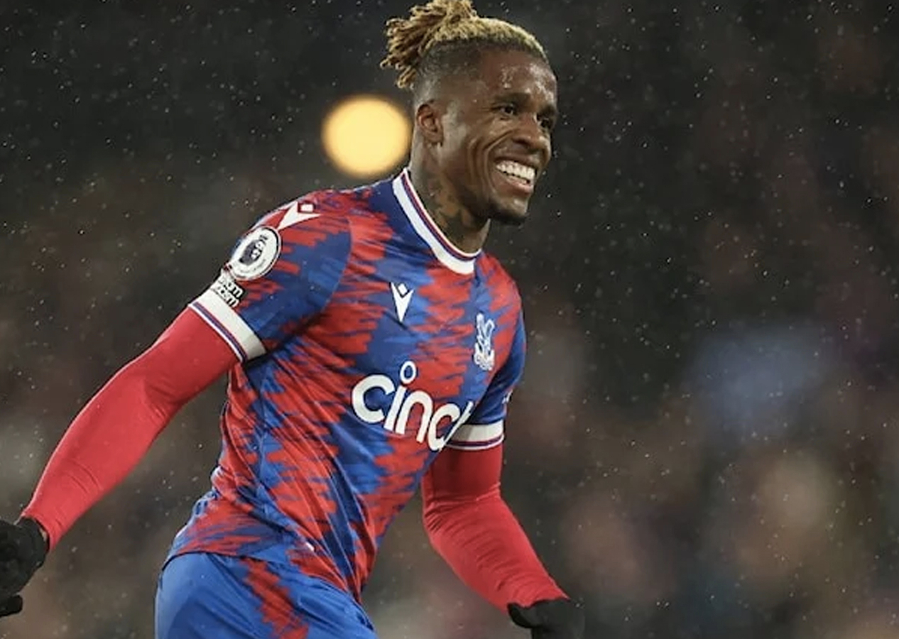 Fenerbahçe'ye sert çalım! Zaha Galatasaray'da...