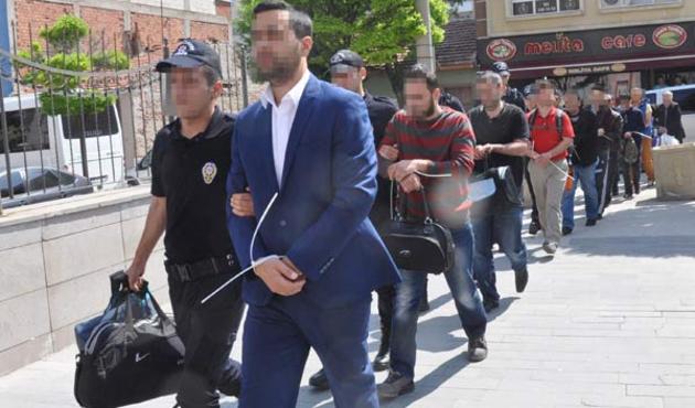 FETÖ sanığının evinden suikast silahı çıktı!