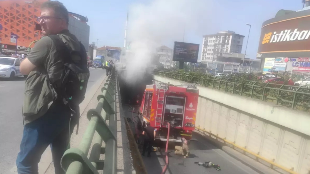 Ümraniye'de İETT otobüsü yandı!