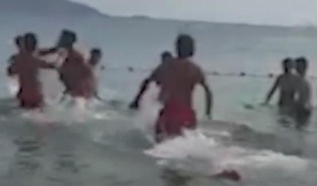 Fazla açılma diyen cankurtaranları dinlemedi, sopayı yedi!