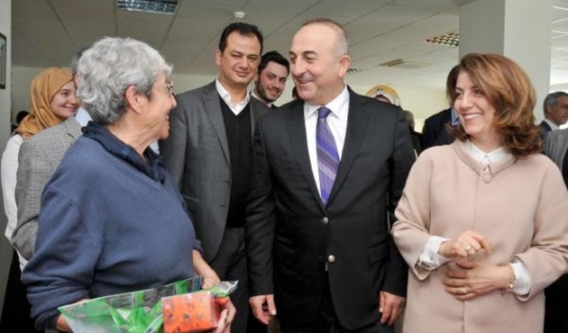 Dışişleri Bakanı Mevlüt Çavuşoğlu'nun eşi soyuldu!