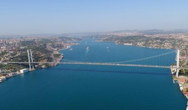 İstanbul Boğazı'nda transit gemi geçişlerine yeniden izin verildi...