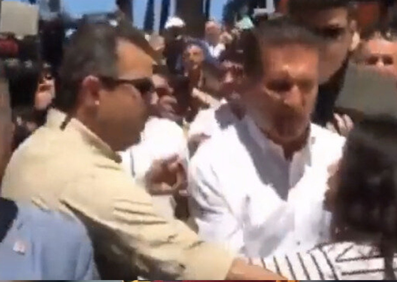Mustafa Sarıgül Kılıçdaroğlu'nu protesto eden vatandaşı hırpaladı