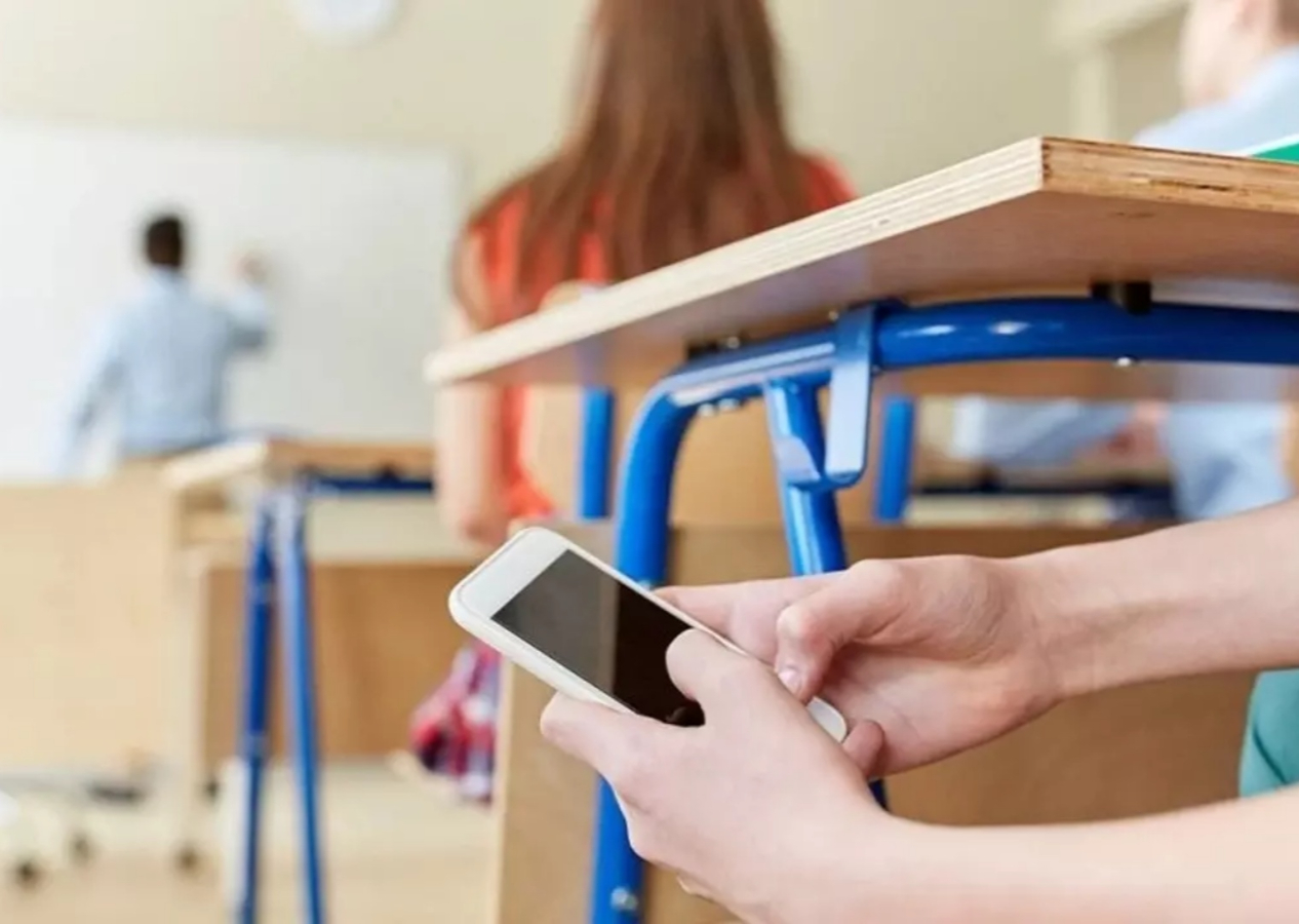 Okullarda cep telefonu yasağı yolda: Tartışma başladı