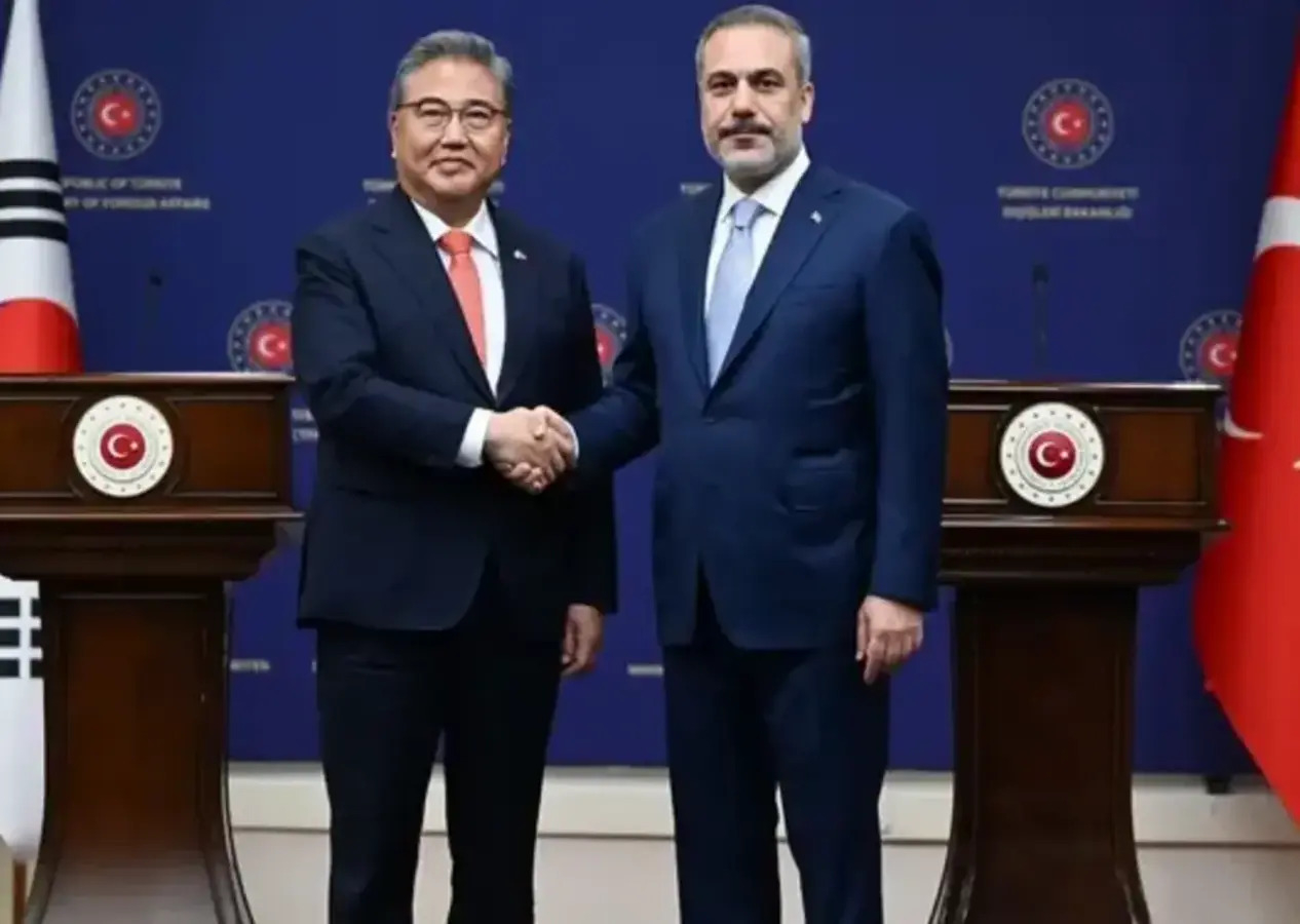 Güney Koreli Bakan basın toplantısında Türkçe konuştu! ''Fedakarlıkları unutmadık''