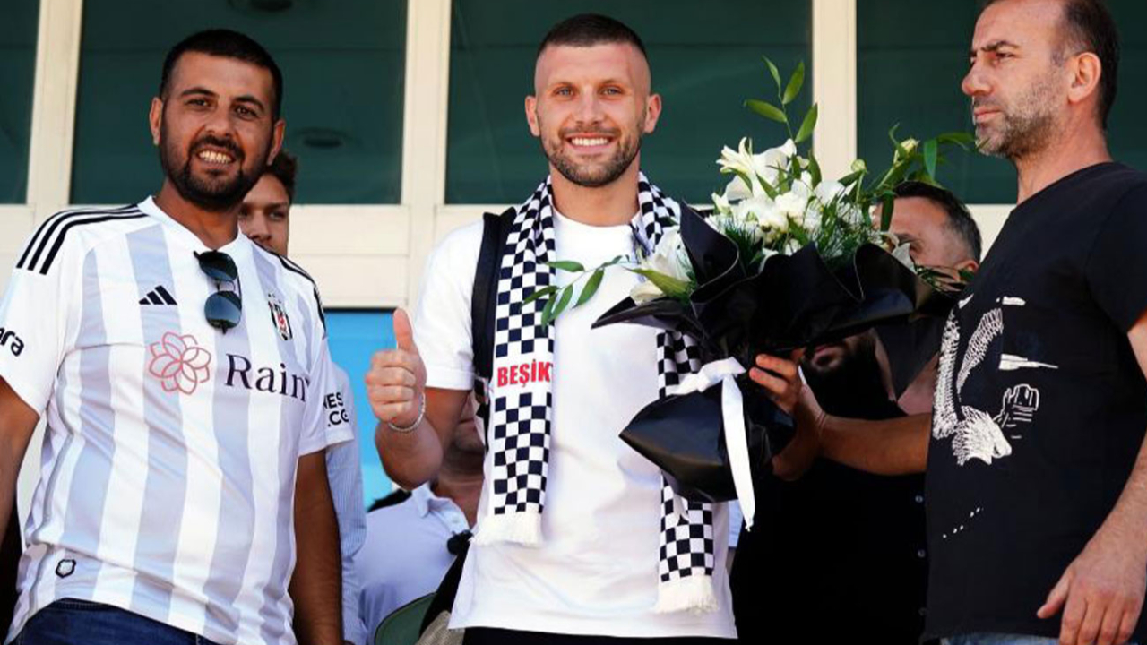 Beşiktaş'ın yeni transferi Ante Rebic, İstanbul'a ayak bastı