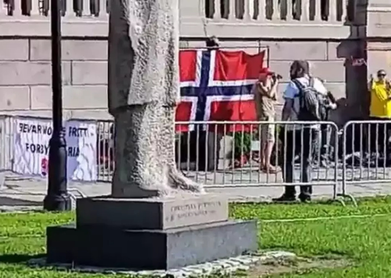 Norveç'te Kuran-ı Kerim'e çirkin saldırı! Polis korumasında gerçekleşti...
