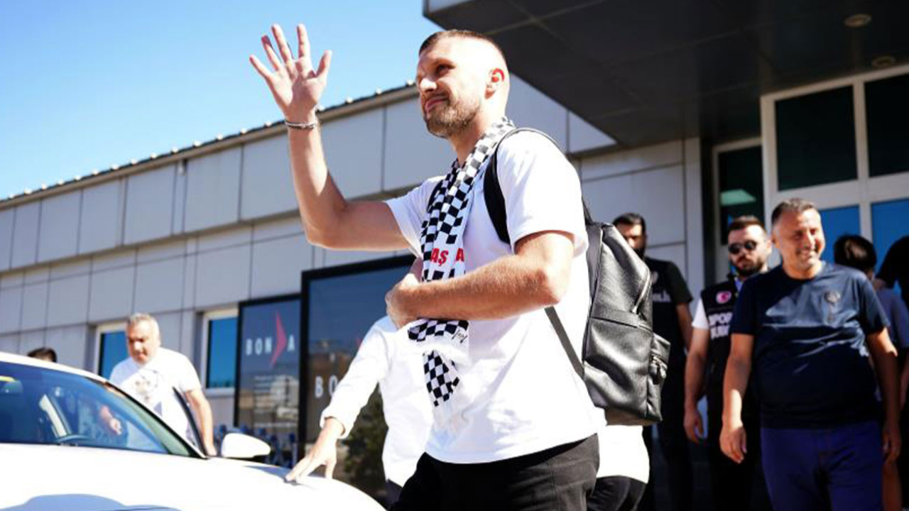 Beşiktaş, Ante Rebic transferini KAP'a bildirdi