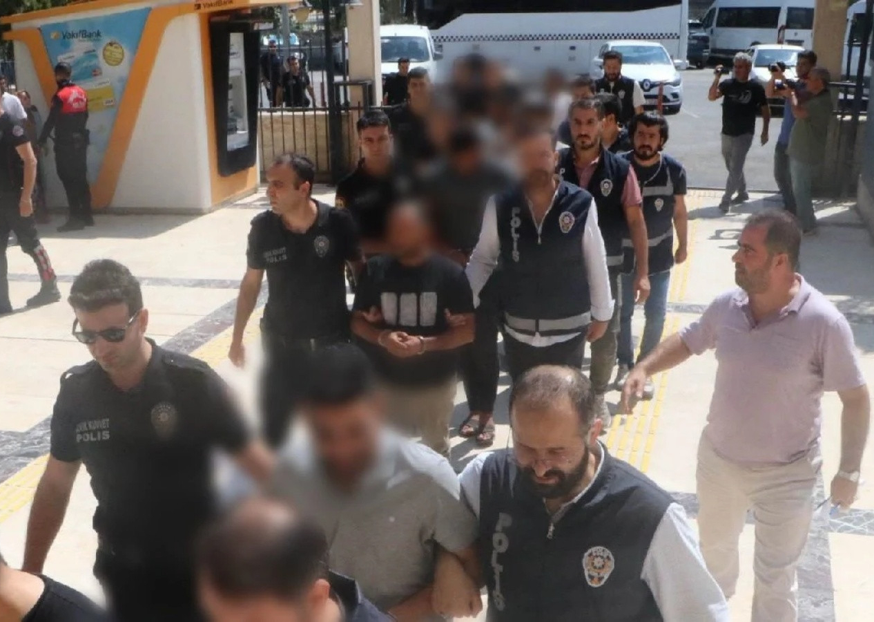 Esenyurt'taki tekel bayi vahşetinde flaş gelişme! Adliyeye sevk edildiler...