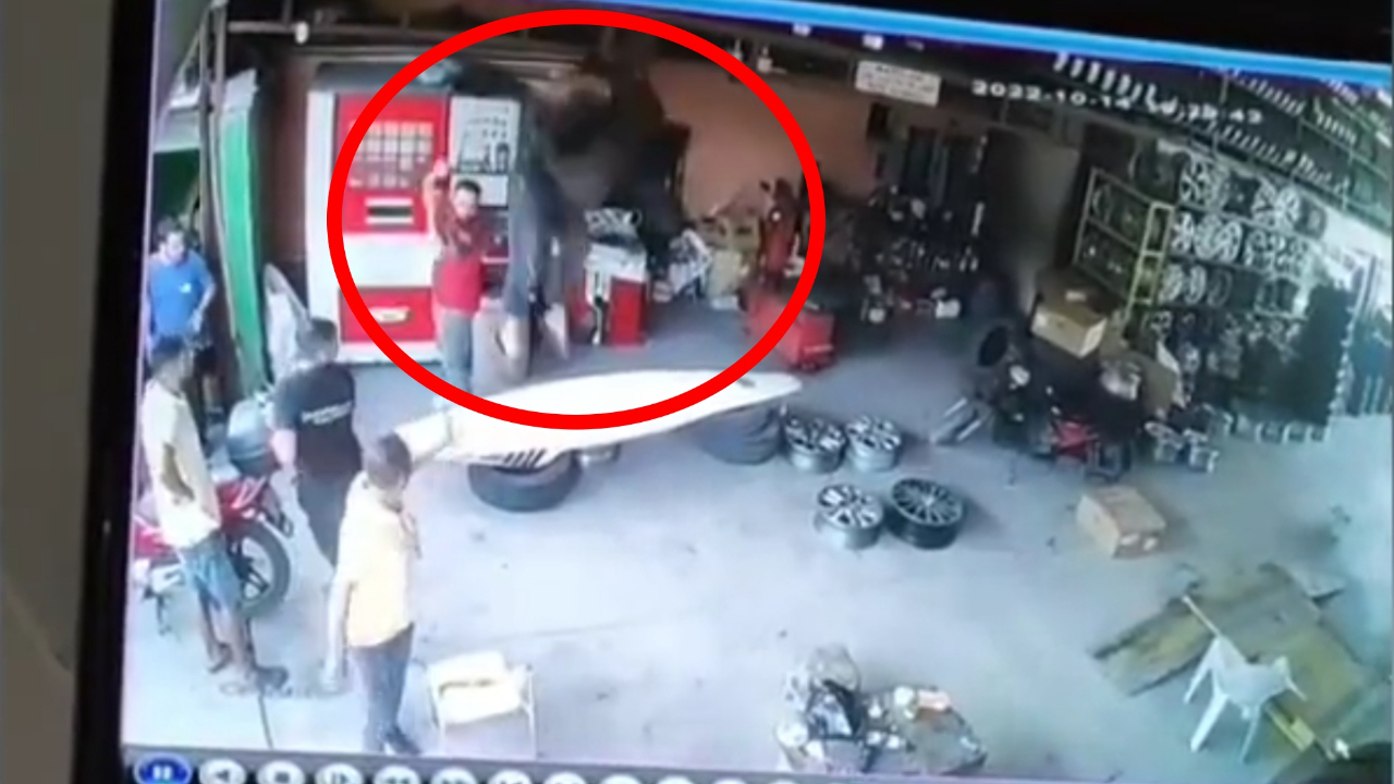 Adana'da lastik almaya giden vatandaş gülme krizine girdi: Gökten 'çırak' yağdı