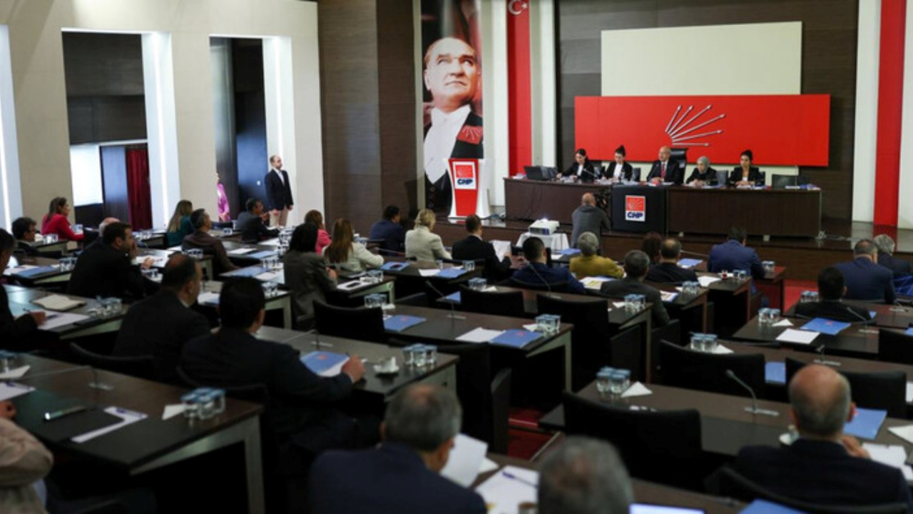 Koltuğu bırakmayan Kılıçdaroğlu baskıyı artırıyor: Vekillere yeni medya yasakları getirdi! "Dini konulara girmeyin"