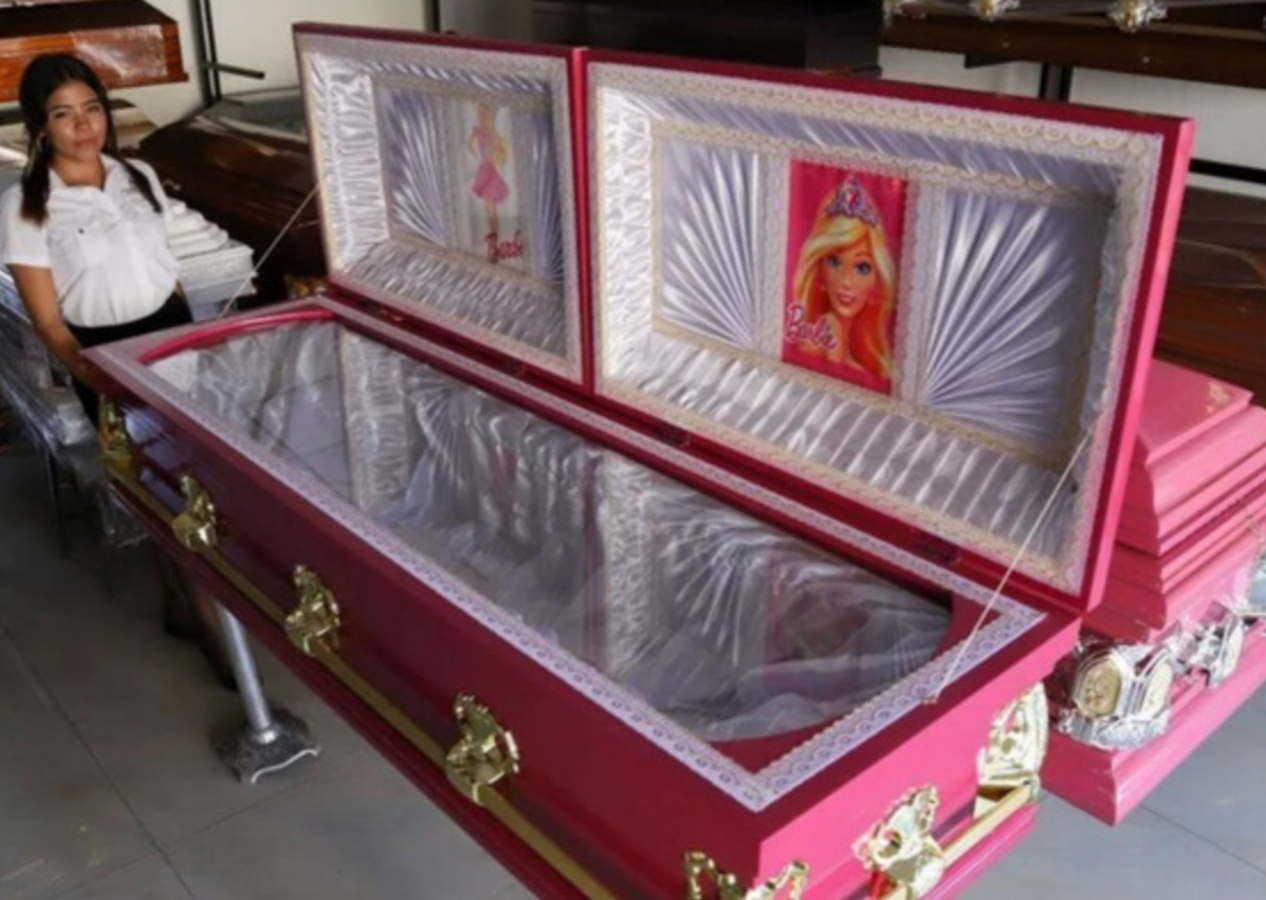 Barbie çılgınlığı başka bir boyuta ulaştı: Pembe Barbie temalı tabut