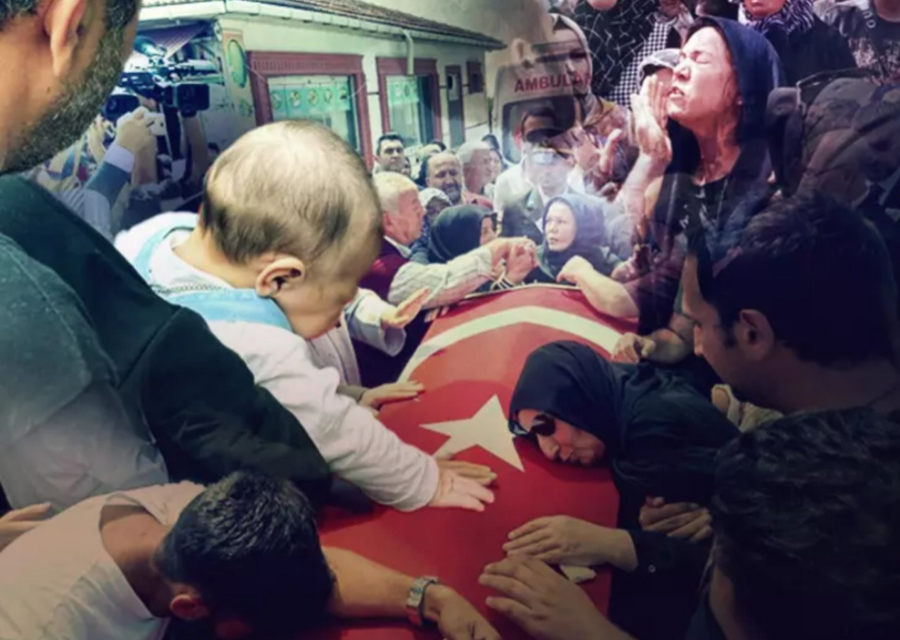 Türkiye şehitlerini uğurladı! Cenaze törenlerinde yürek burkan anlar...