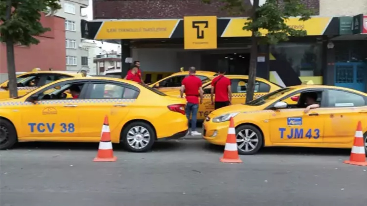 14 Ağustos mesaisi! Taksiciler taksimetre güncelleme kuyruğuna girdi