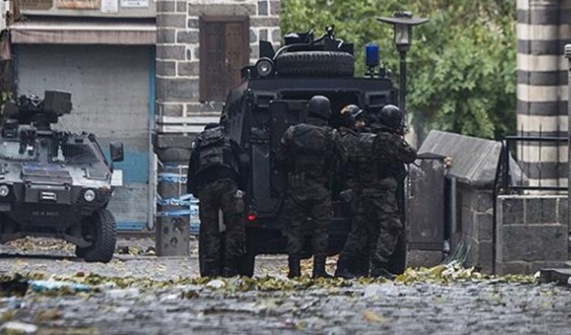 Cizre'de teröristler EYP ile saldırdı! Yaralı polisler var...