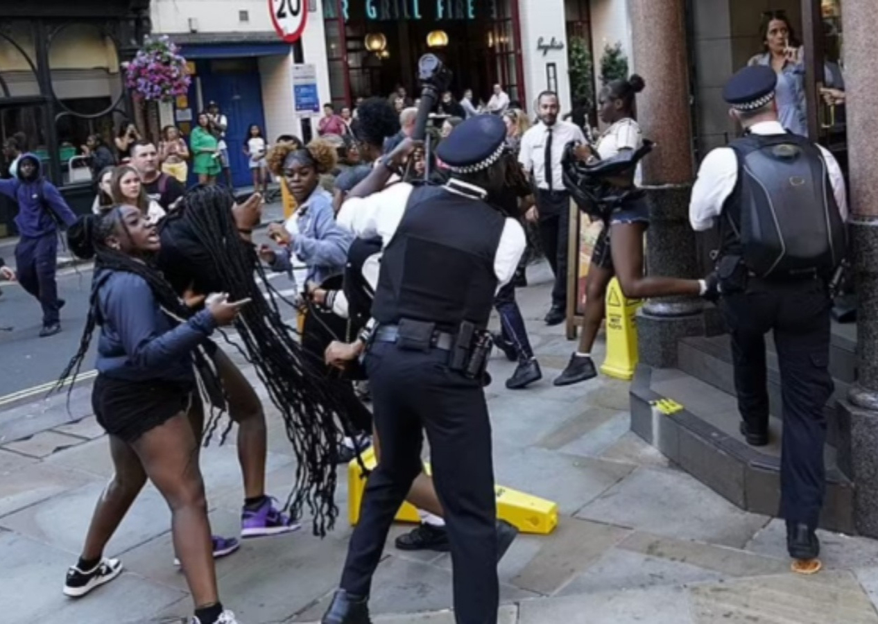 Londra'da yağma buluşması! TikTok çağrısı sonrası gençler buluştu! Polis müdahale etti...
