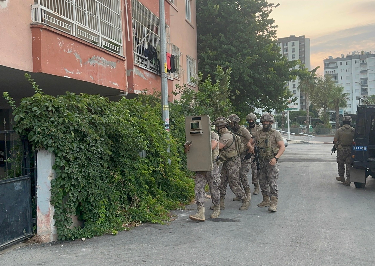 Mersin'de PKK'ya şafak operasyonu! Eylem hazırlığı yapan 11 kişi gözaltına alındı