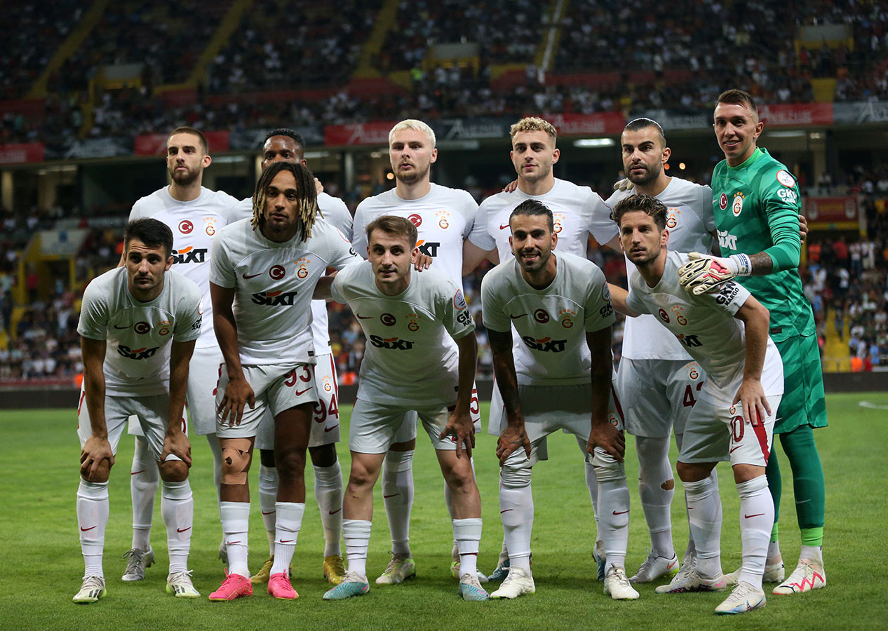 Kerem Aktürkoğlu ile Zaha arasında gerginlik! Ünlü yorumcunun gözünden kaçmadı