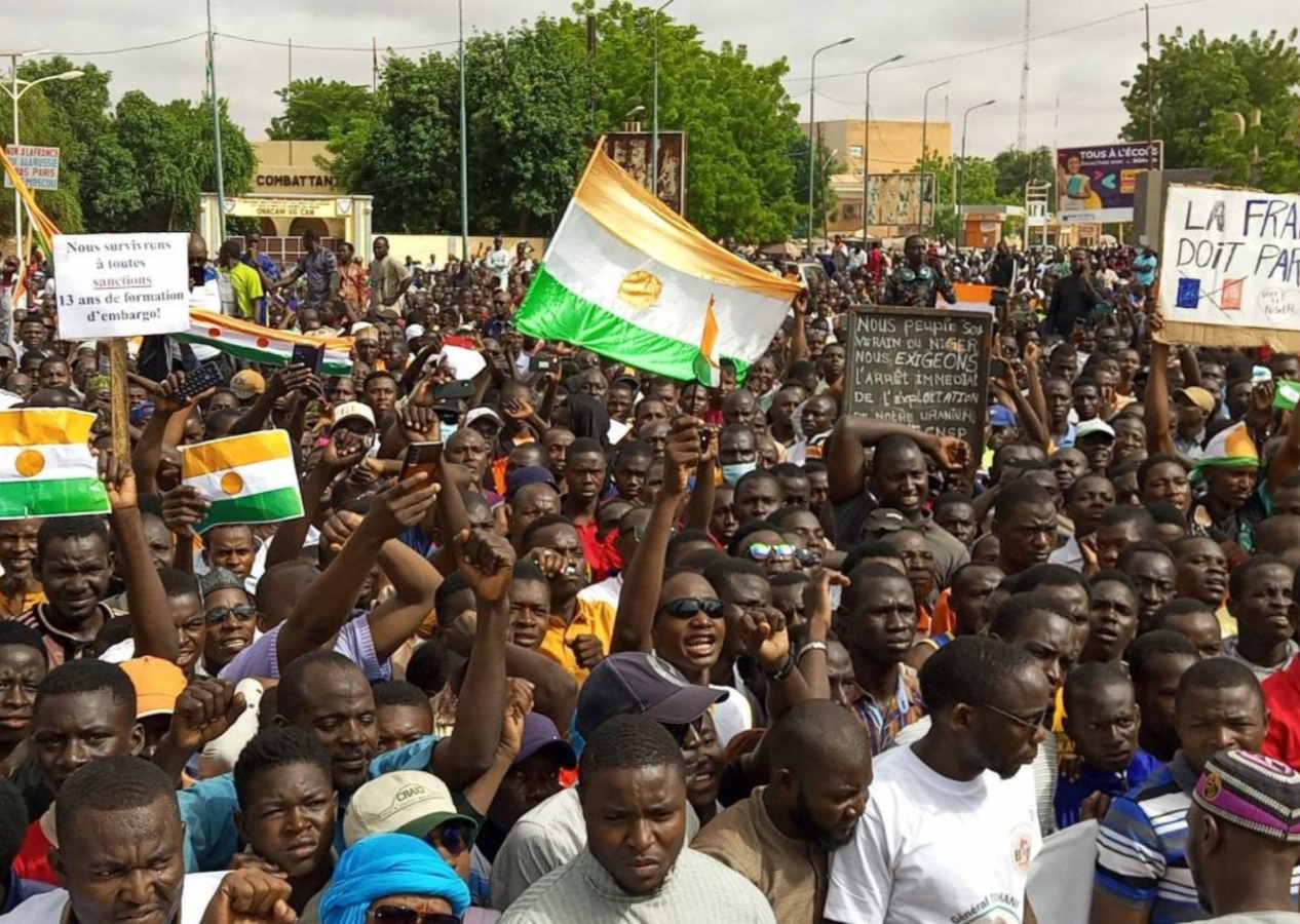 Afrika’nın dertlerine ‘Fransız kaldılar’ şimdi demokrasi havarisi kesildiler
